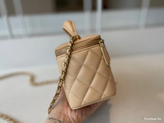 First Bag Ru CASE VANITY CHANEL 0818